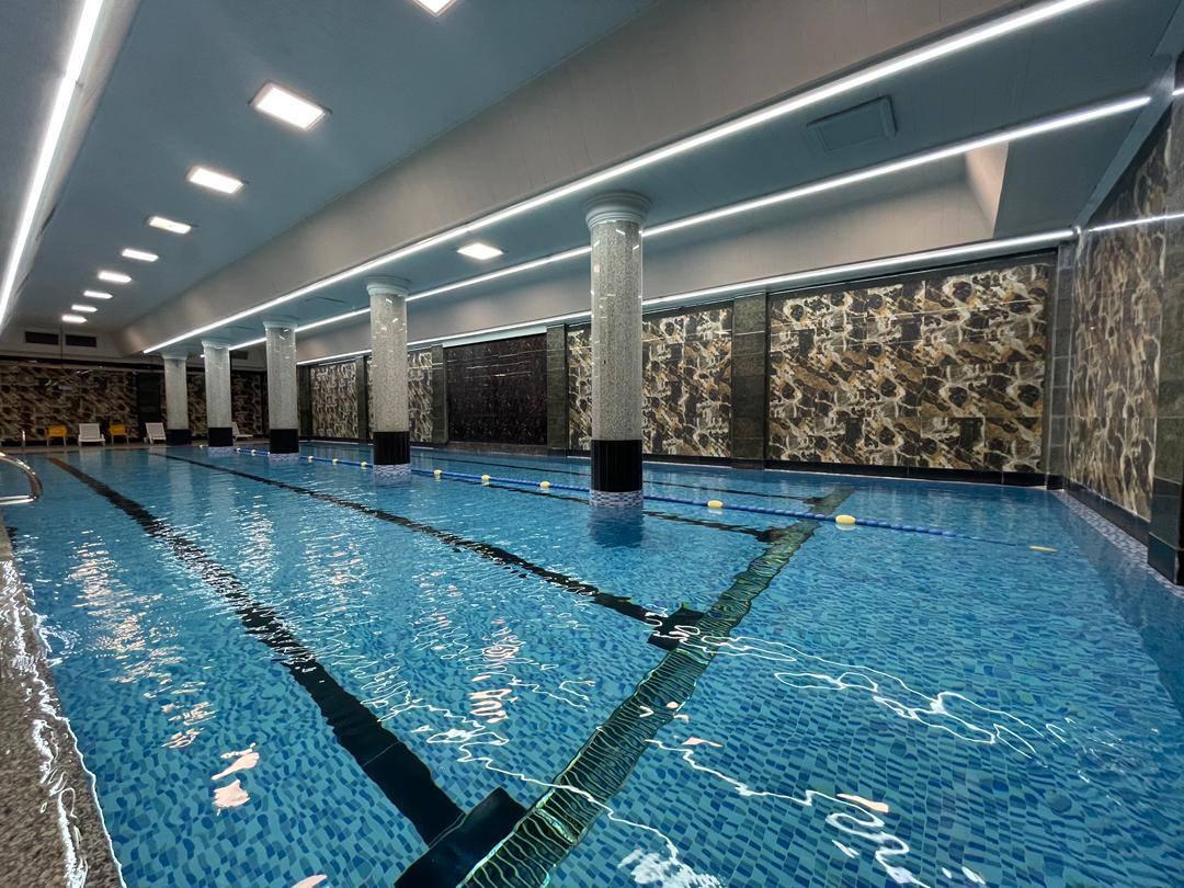 استخر سرپوشیده صدف طلایی